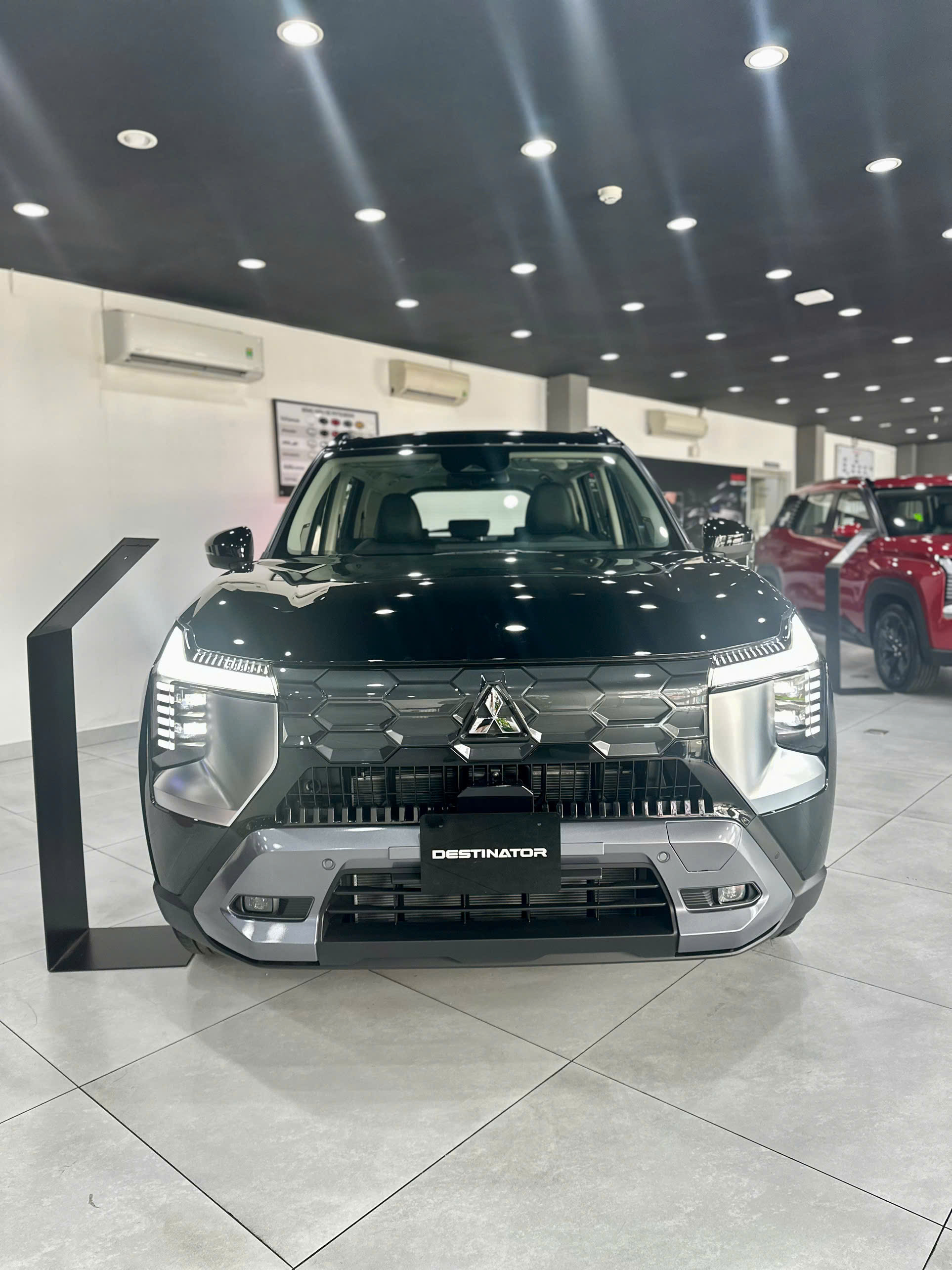 Mitsubishi Destinator 